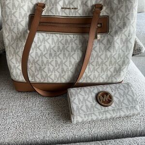 Michael Kors Cream and Brown Tote Bag Set